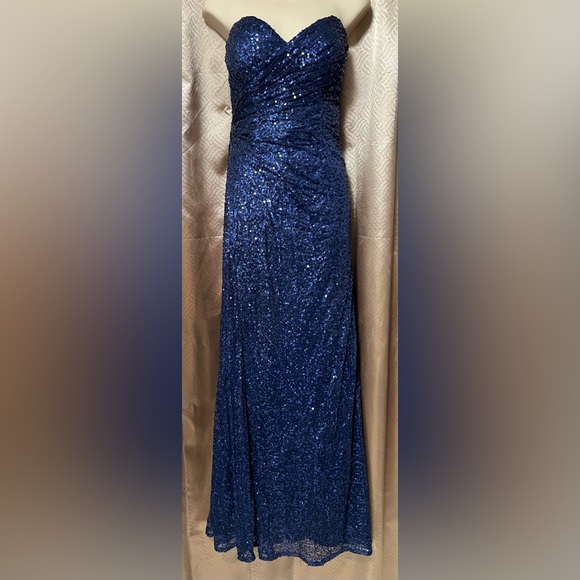 Sequin Dress with Leg Slit - Picture 6 of 6